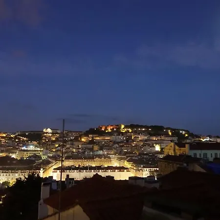 Apartment Charm And Fantastic View In A Fully Equipped In Center Lissabon